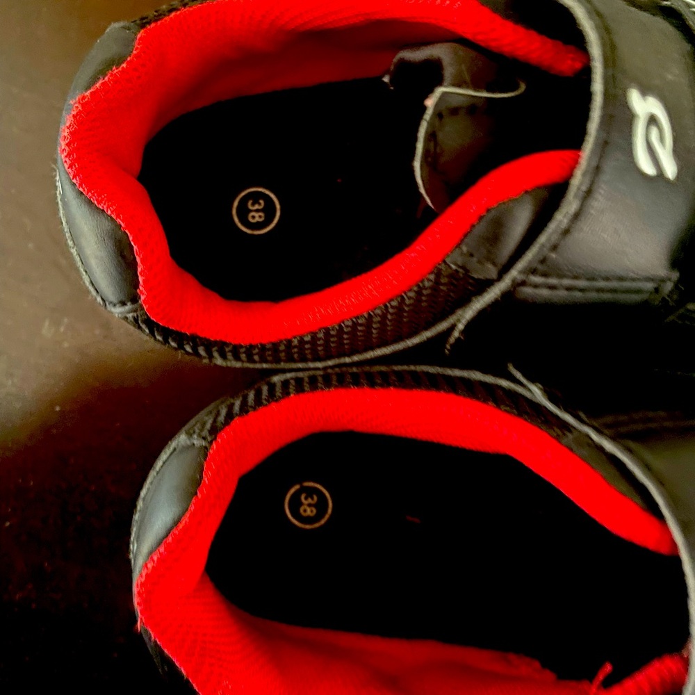 Peleton size 7 shoes - like new (38) - Picture 3 of 6